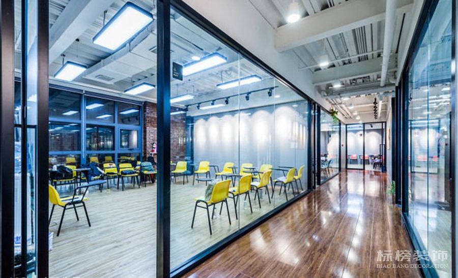 在深圳辦公室裝修中隔斷分為幾種呢，分別有什么特點呢？